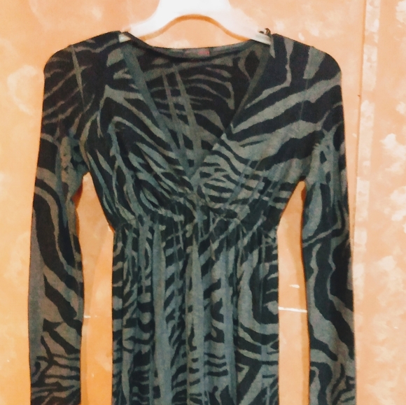 Grimson Ivy Dress - Picture 6 of 7